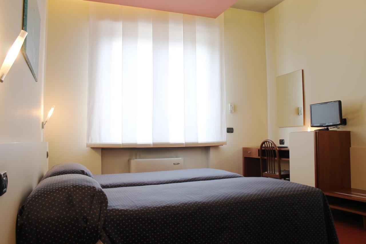 Hotel Oasi Tortona Ngoại thất bức ảnh