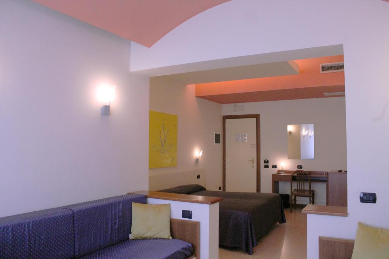 Hotel Oasi Tortona Ngoại thất bức ảnh